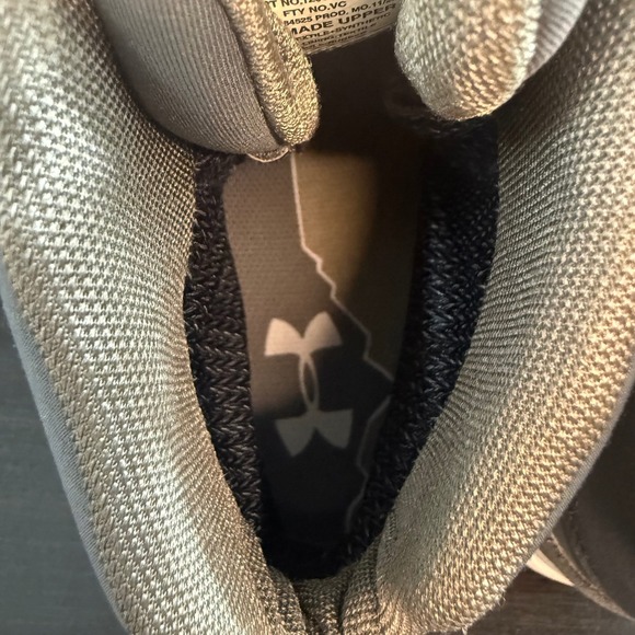 Under Armour‎ Charged Verge 2.0 Women's 9.5 Gore-Tex Hiking Trail Gray Red Boots - Picture 12 of 12